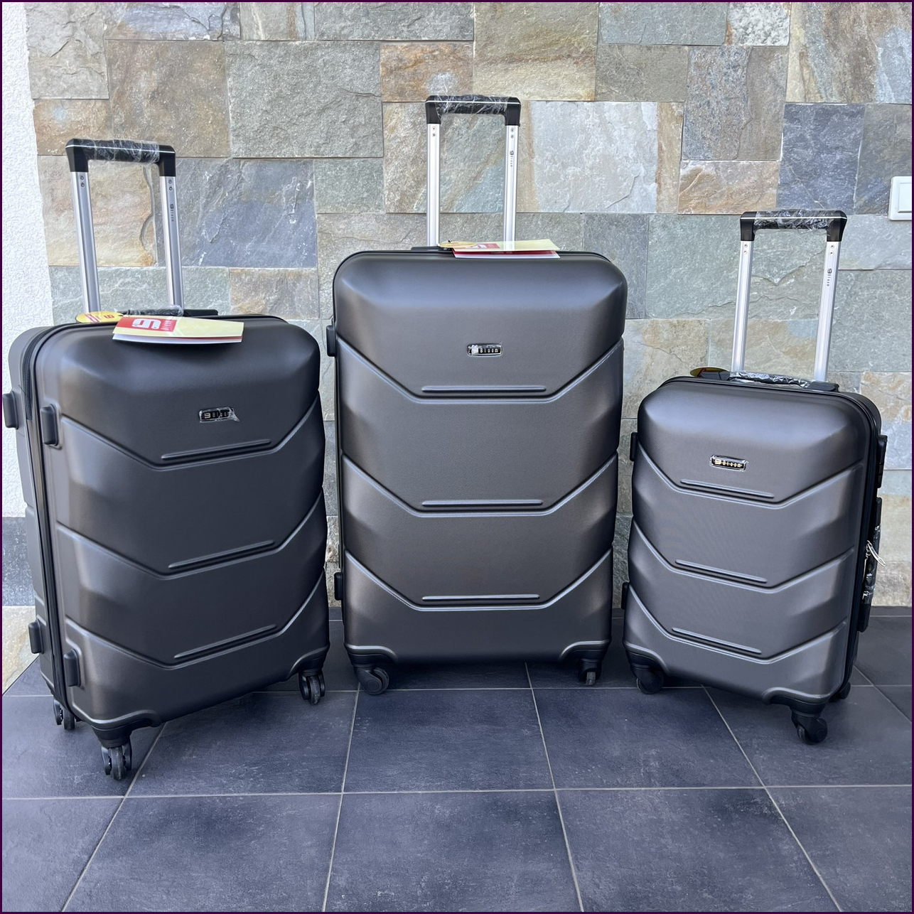 Чемодан Bloom 147 S для подорожей з кодовим замком і 4 колесами, компактний і легкий, 38 л, графітовий колір