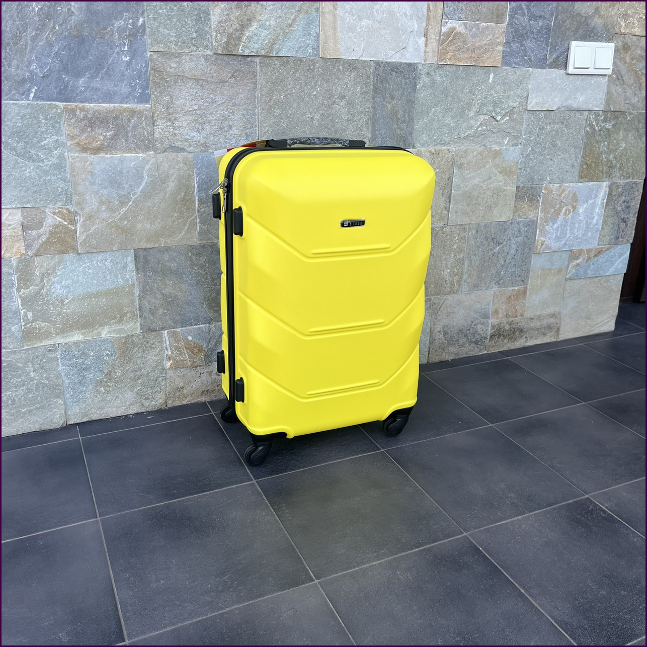 Чемодан Bloom 147 S, желтый, 4 колеса, кодовый замок, легкий и прочный для путешествий, ручная кладь, 38 л