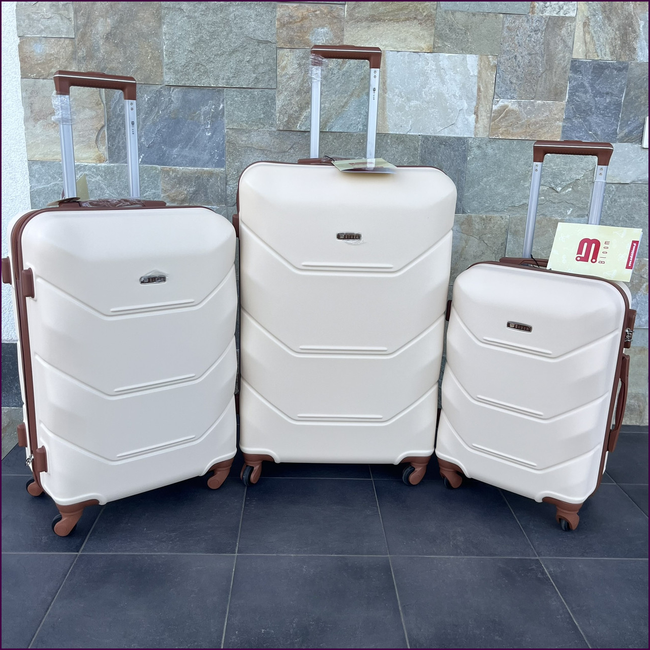 Чемодан Bloom 147 S молочный, легкий с кодовым замком и 4 колесами, идеален для поездок и ручной клади