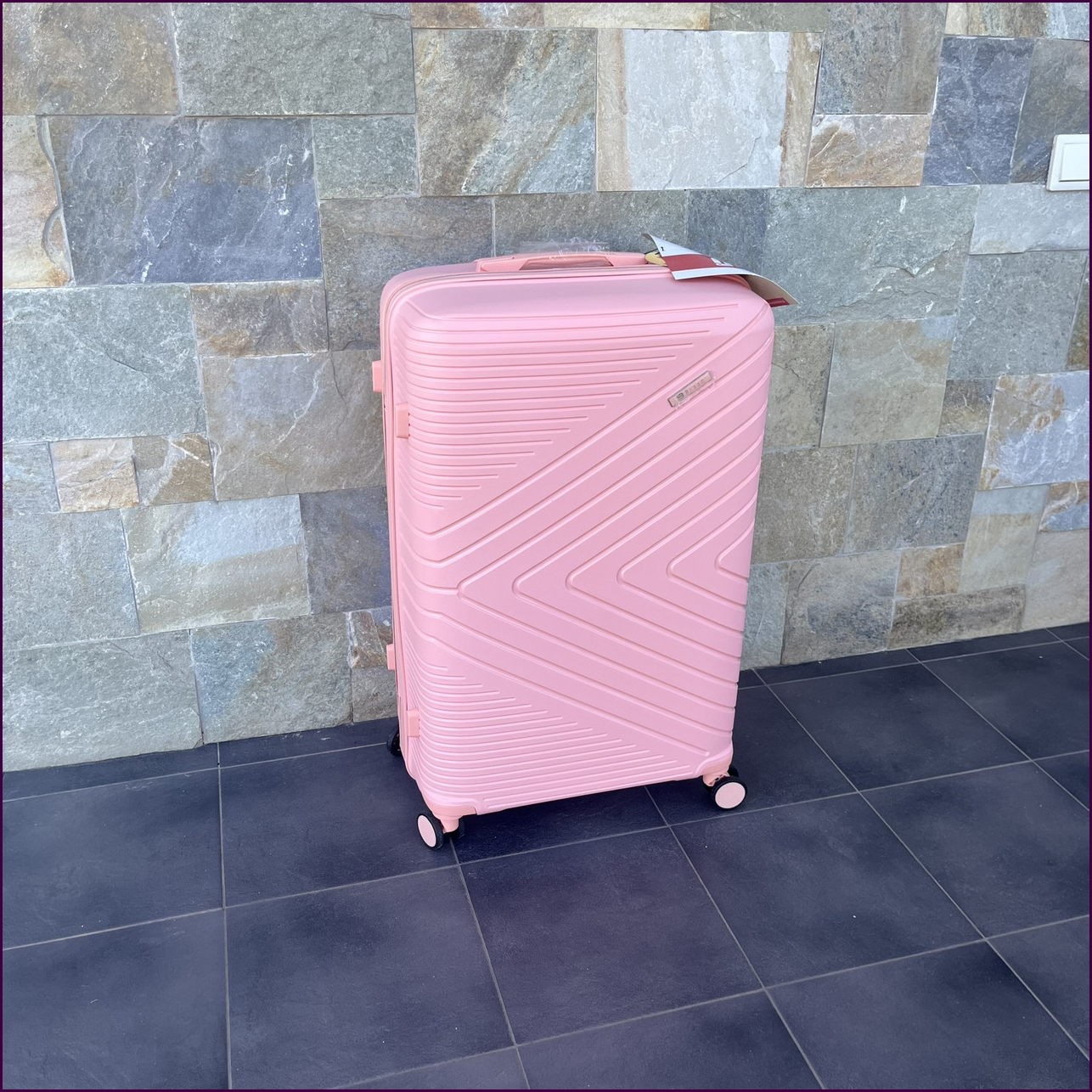 Чемодан Bloom PP01, полипропилен, средний, 63 л, 4 колеса, TSA замок, универсальный для путешествий, прочный и стильный