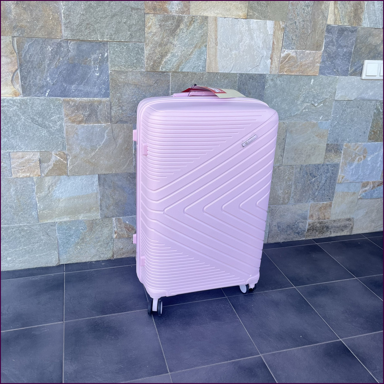 Чемодан Bloom PP01 S розовый – легкий и прочный дорожный чемодан для путешествий, унисекс, 39 л, 4 колеса, TSA замок