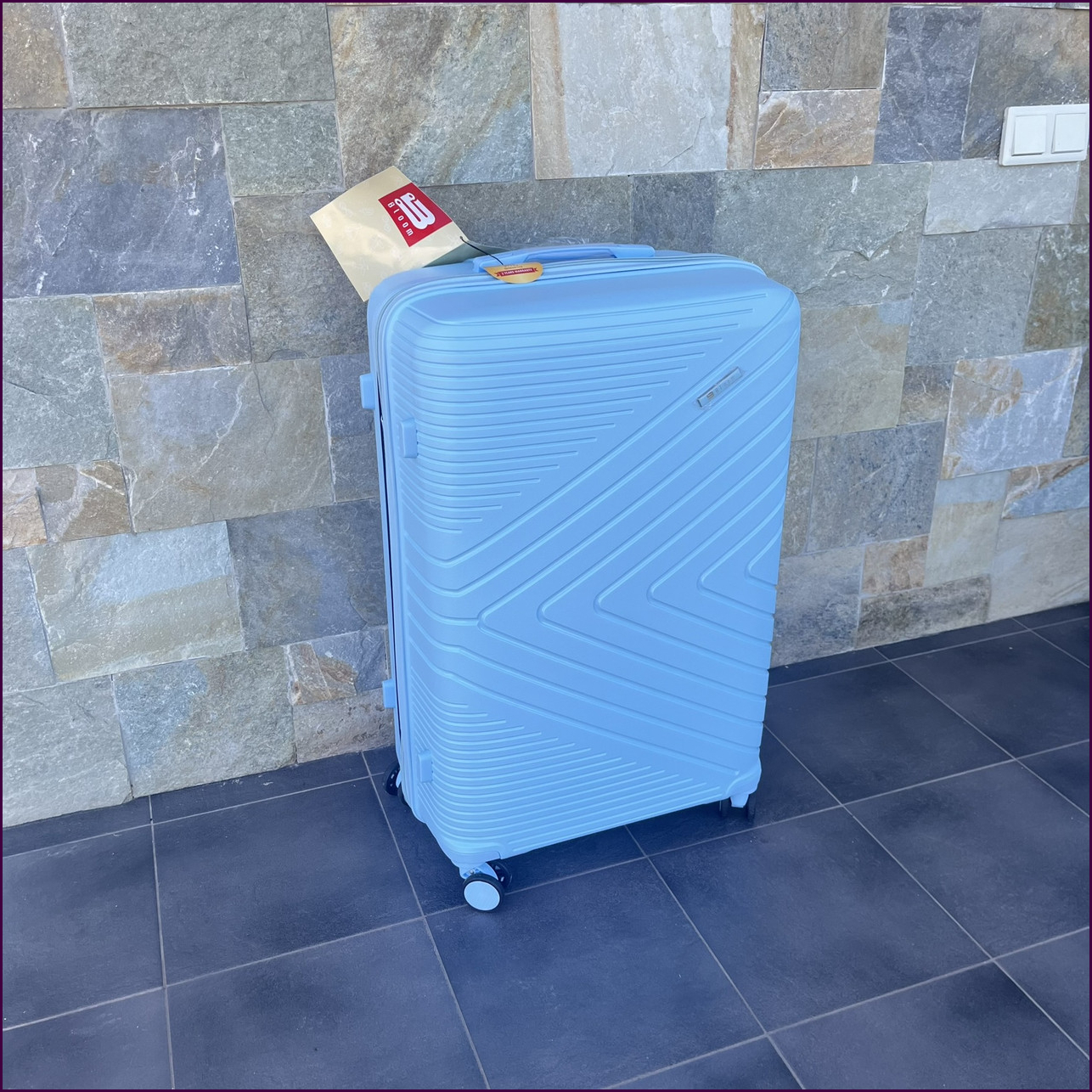 Чемодан Bloom PP01 малый голубой, прочный полипропиленовый с 4 колесами и кодовым замком TSA – идеальный для путешествий!