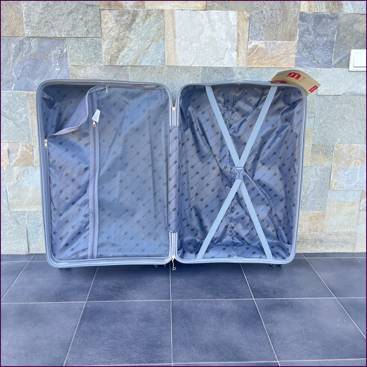 Чемодан Bloom PP01 малый голубой, прочный полипропиленовый с 4 колесами и кодовым замком TSA – идеальный для путешествий!