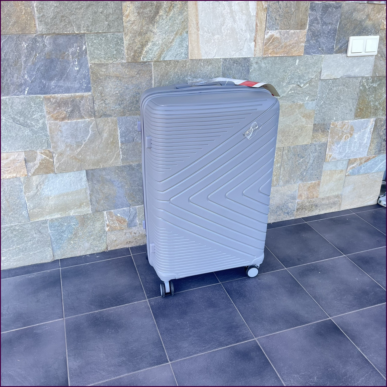 Чемодан Bloom PP01 S маленький, легкий и стильный, идеален для путешествий и деловых поездок, с замком TSA и 4 колесами