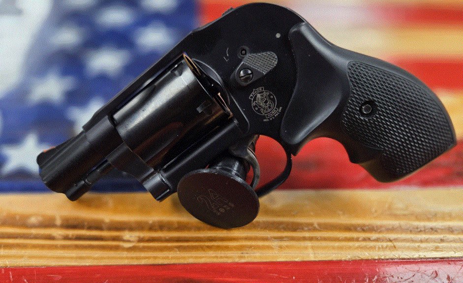 Smith & Wesson Model 438, Double Action Revolver, 38 Special, 1.3", Black.