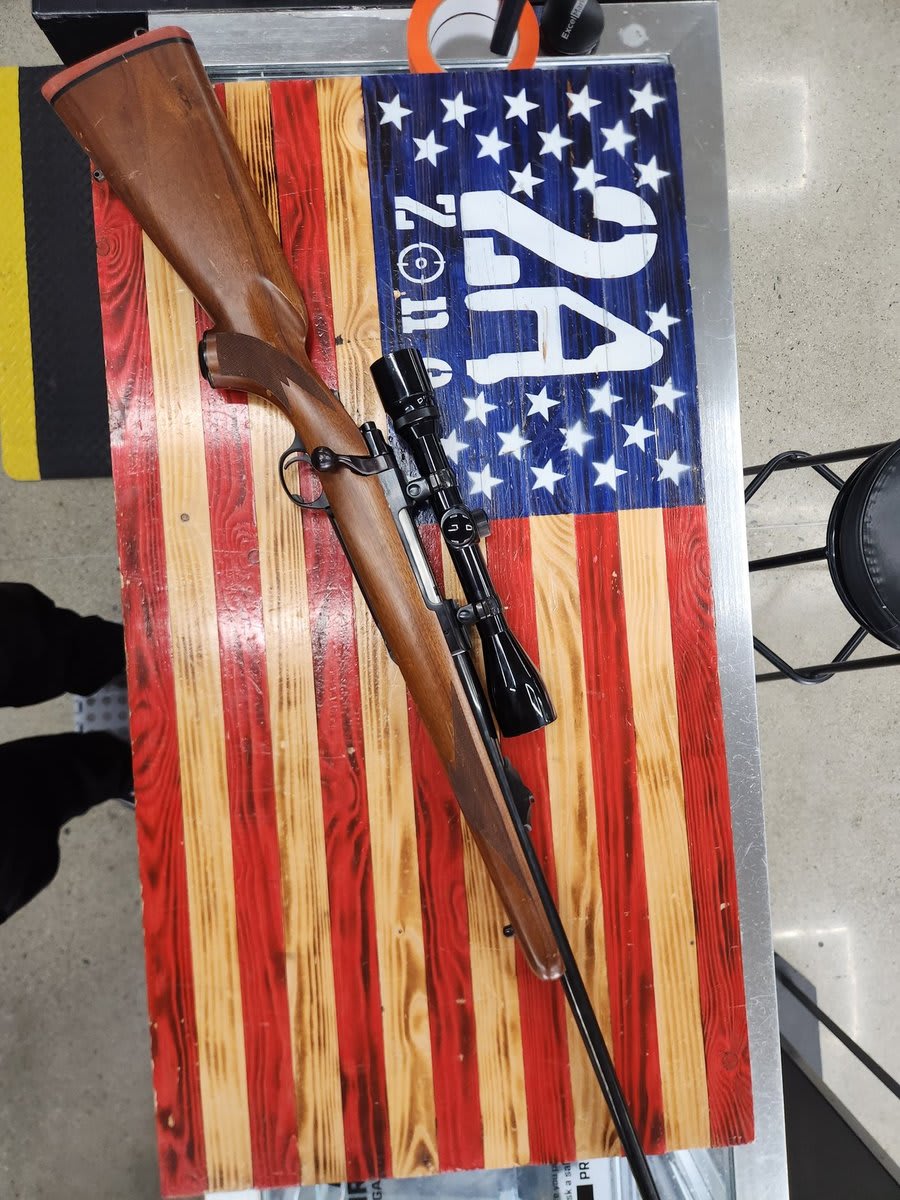 Ruger, M77, 7MM, 22" Barrel, Black, Bolat Action, Bushnell 4x scope, No case, lock