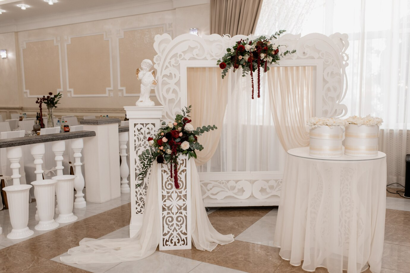 Additional luxury wedding decor ideas including candles, florals, and elegant table settings for a stylish celebration