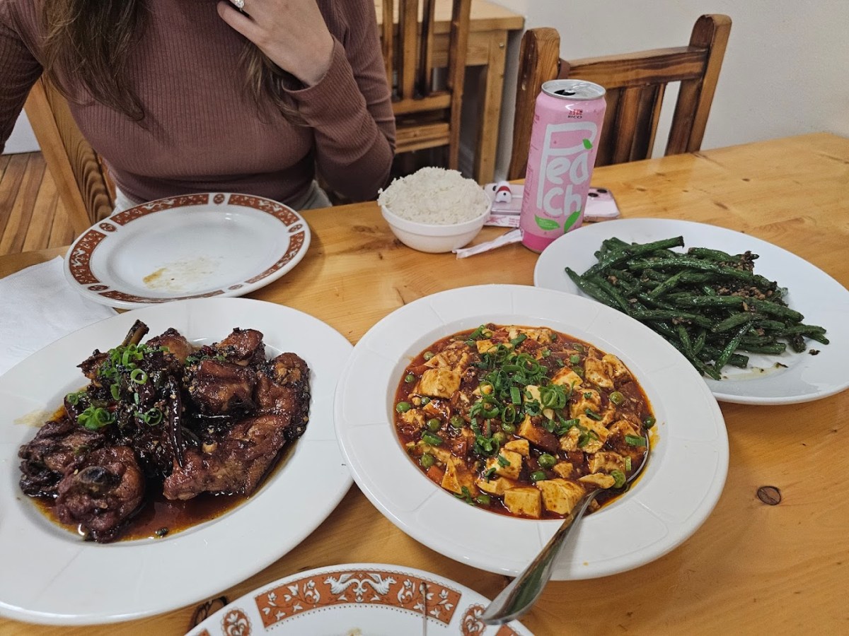 Assorted dishes from Plats de Pâtes Hong Mère