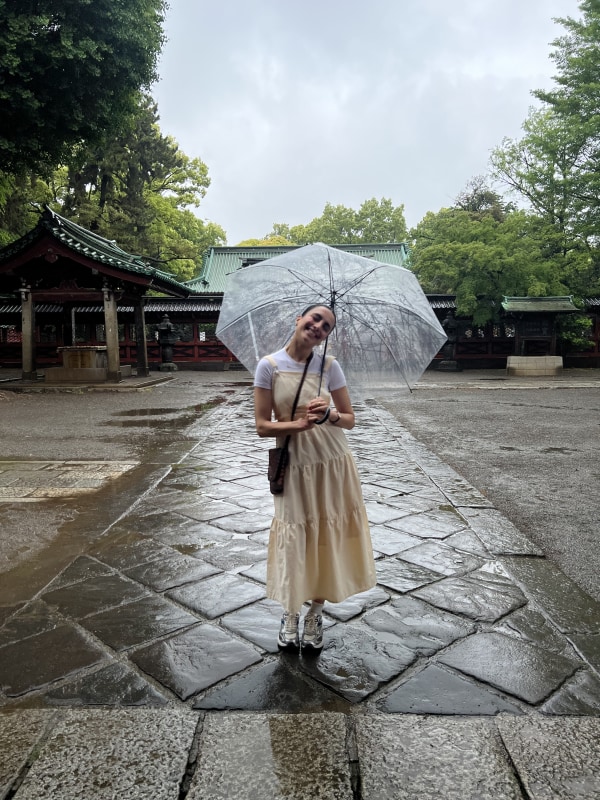 Deeva at the Nezu Shrine