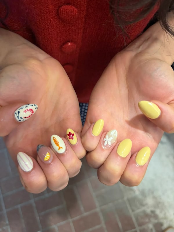 Street market scenes