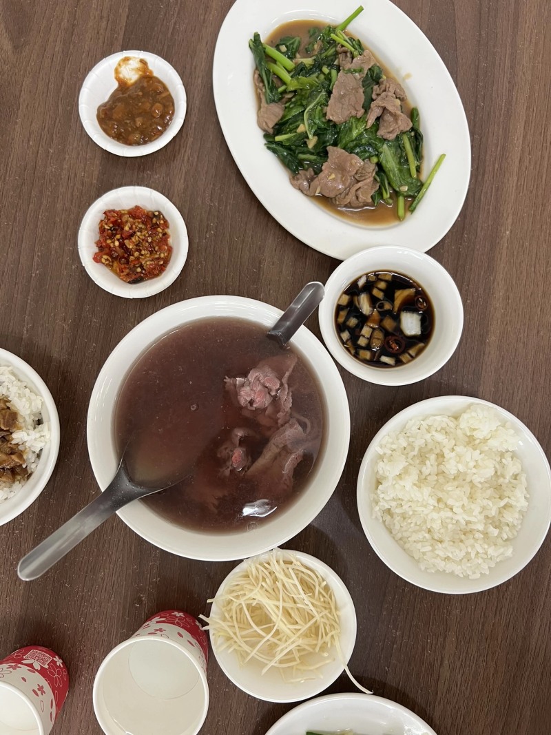 Room temperature beef soup meal