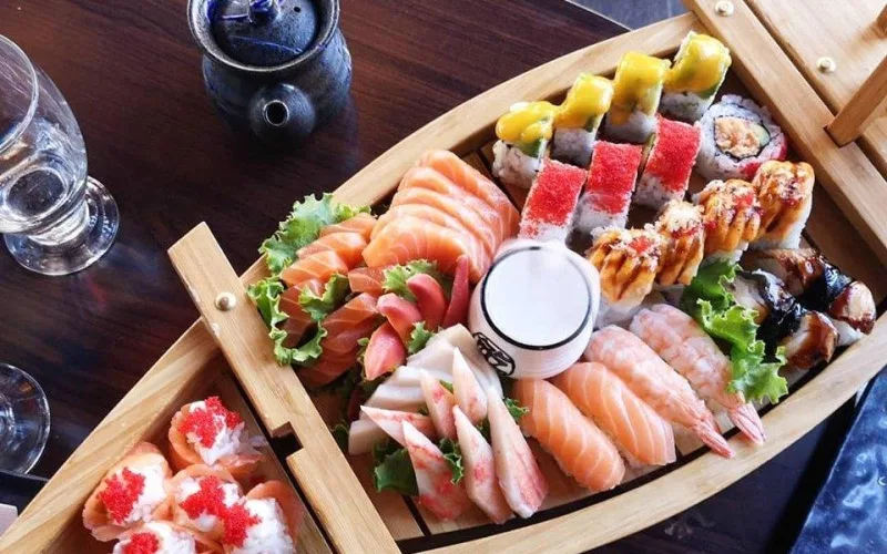 K2+ Bistro Sushi Boat