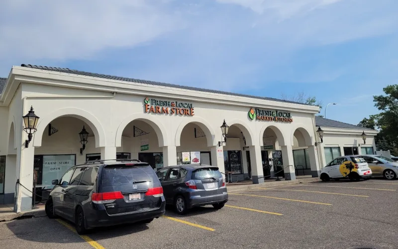 Avenida Market Exterior