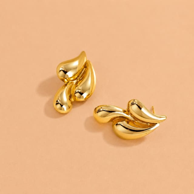 Golden Twist Heart Earrings