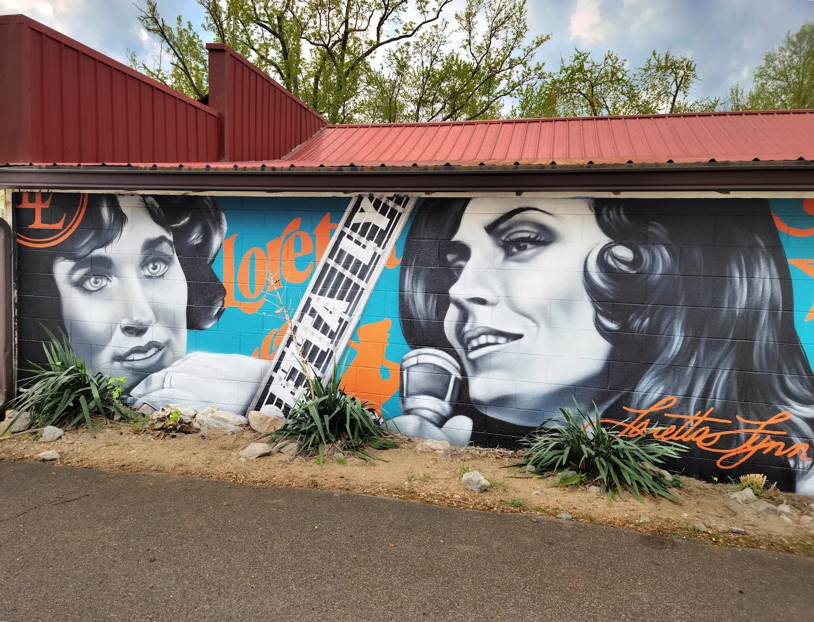 Vintage Women with Guitar and Microphone Mural in Nashville, TN