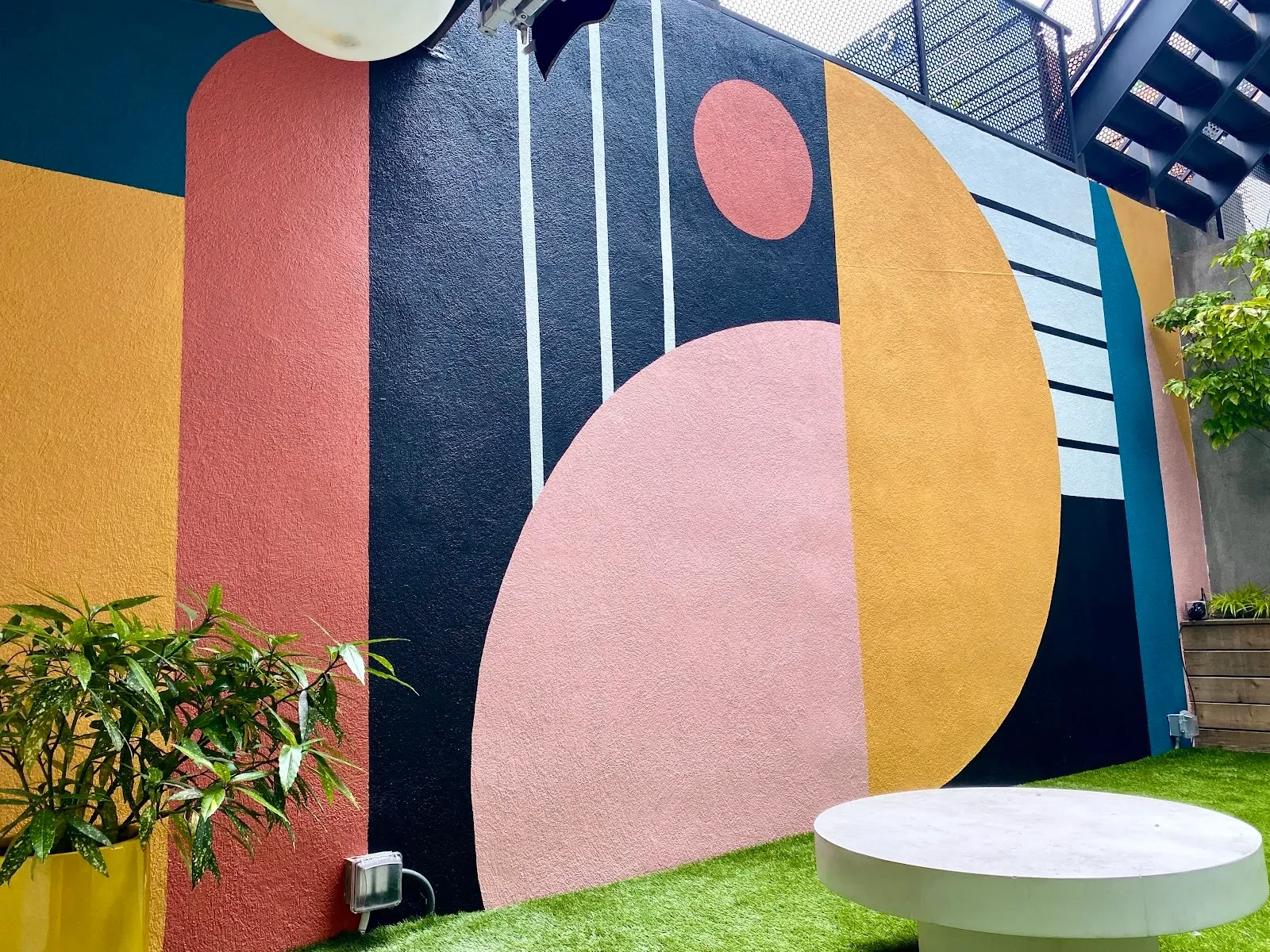 Geometric Circles and Stripes Abstract Mural in New York, NY