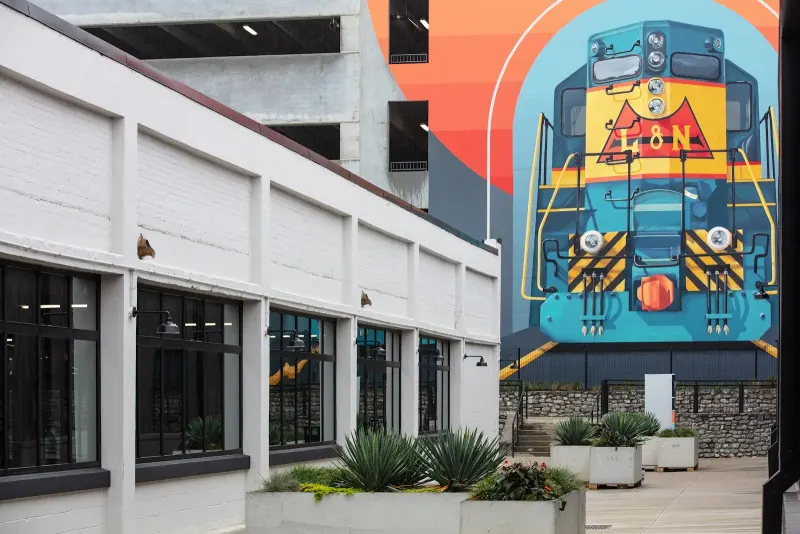 Good Lookin' Signs & Murals - Mural Artist