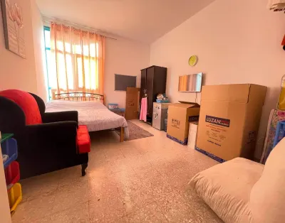 Private room for rent in Al Khalidyah