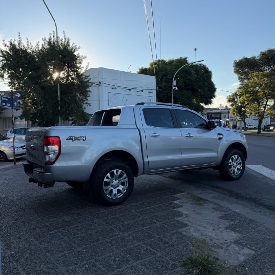 Ford Ranger Limited 4x4 At. miniatura 2