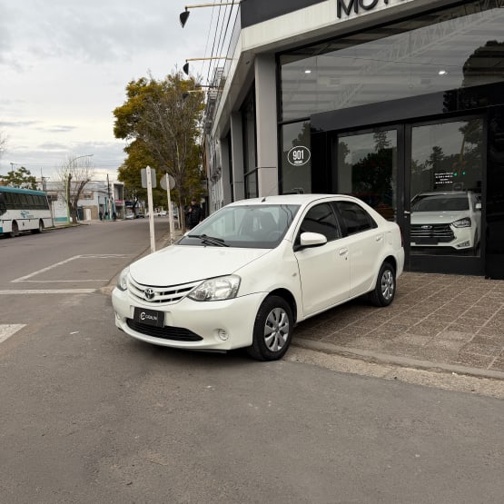 Toyota Etios XS - Imagen 1