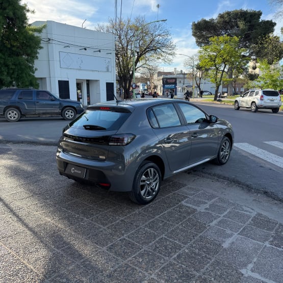 Peugeot 208 Allure miniatura 2