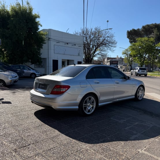 Mercedes Benz C250 miniatura 2