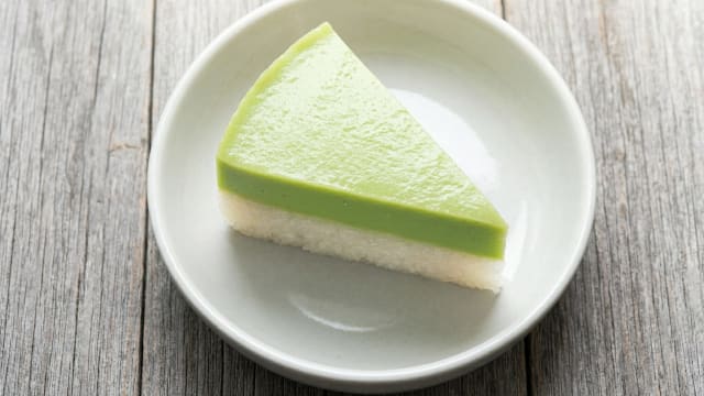 Seri Muka (Pandan Custard Sticky Rice Cake)