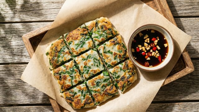 Num Kachay (Pan-Fried Chive Rice Cakes)
