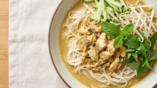 Nom Banh Chok (Khmer Fish Curry Noodles)