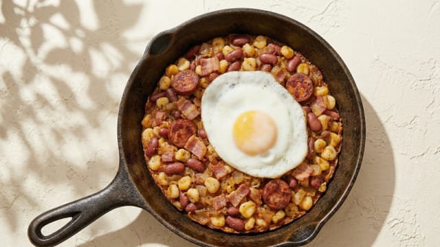Cachupa Refogada com Ovo (Pan-Fried Cachupa with Egg)