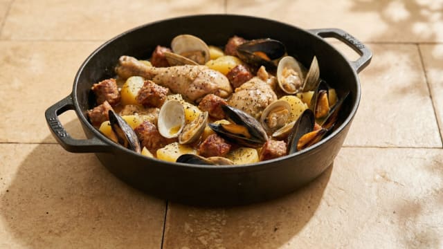 Curanto en Olla (Seafood, Sausage, and Potato Steam Pot)
