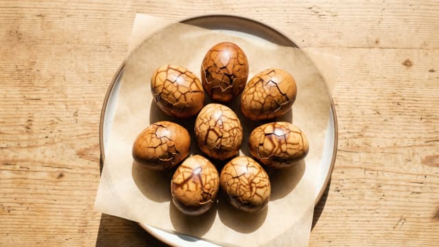 Cha Ye Dan (Tea Eggs)