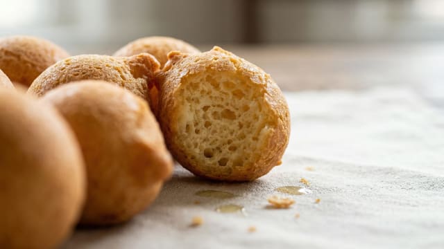 Buñuelos Colombianos (Cheese Fritters)