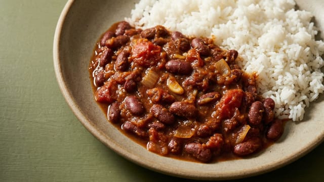 Loso na Madesu (Rice with Red Bean Stew)