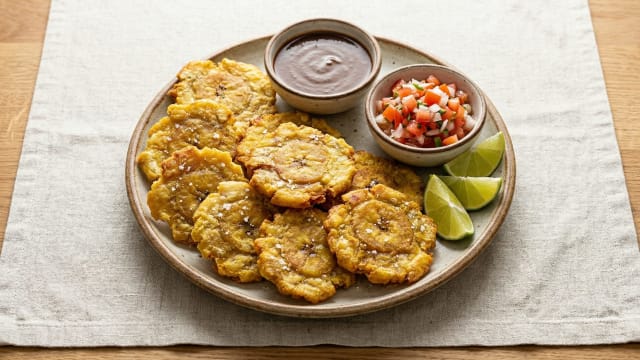 Patacones con Salsas (Twice-Fried Green Plantains)
