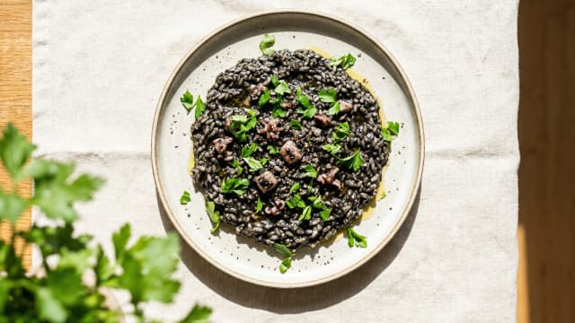 Crni Rižot (Squid Ink Risotto)