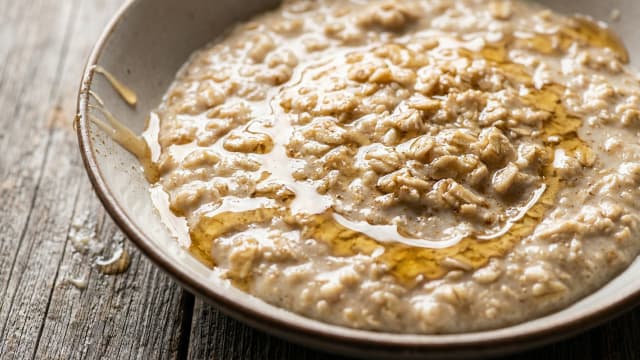 Garoobey (Spiced Oat Porridge)