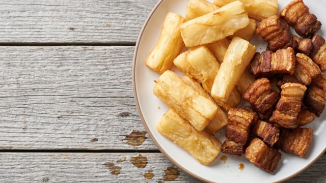 Yuca Frita con Chicharrón (Fried Cassava with Crispy Pork)