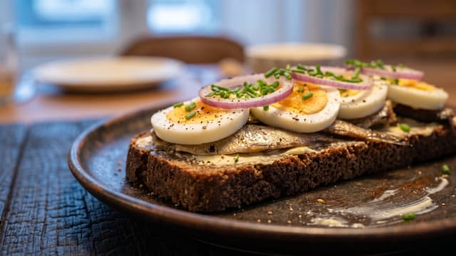 Kiluvõileib (Sprat Sandwich on Rye Bread)