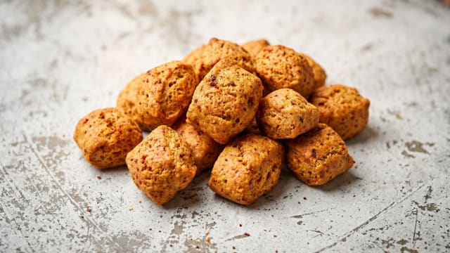 Dabo Kolo (Spiced Crunchy Bread Bites)