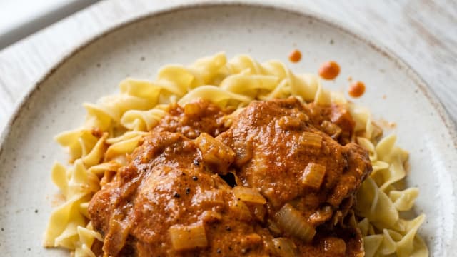 Csirkepaprikás (Chicken Paprikash with Buttered Noodles)
