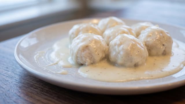 Fiskibollur í Hvítri Sósu (Fish Balls in White Sauce)