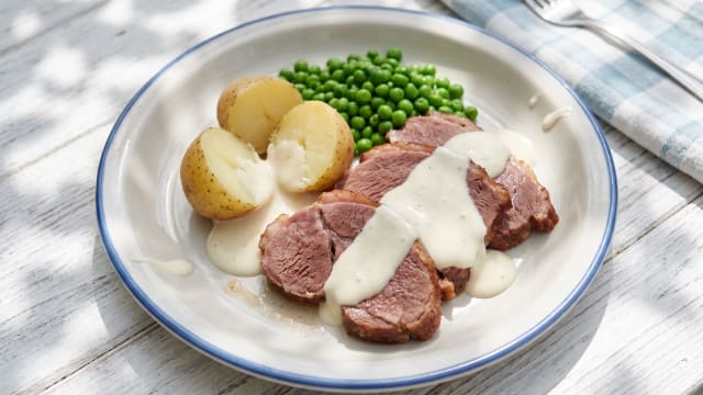 Hangikjöt með Uppstúf (Smoked Lamb with White Sauce)
