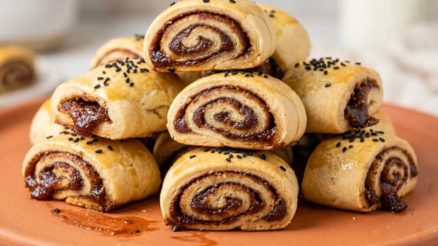 Kleicha (Iraqi Date-Filled Cookies)