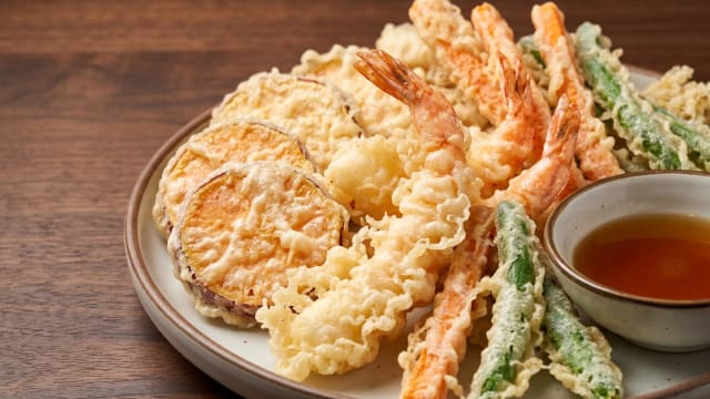 Ebi to Yasai no Tempura (Shrimp and Vegetable Tempura)