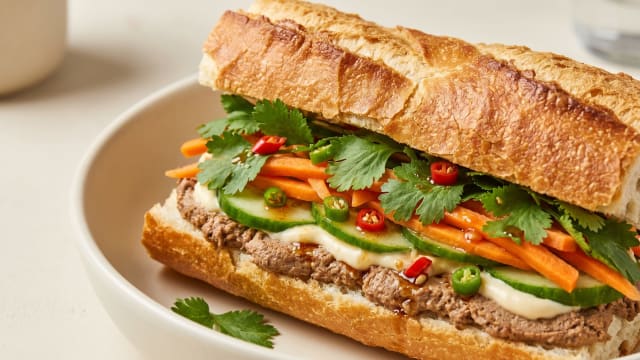 Khao Jee Pâté (Lao Baguette Sandwich)