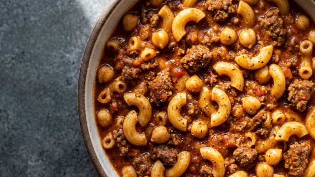Mbakbaka (Spicy One-Pot Macaroni)