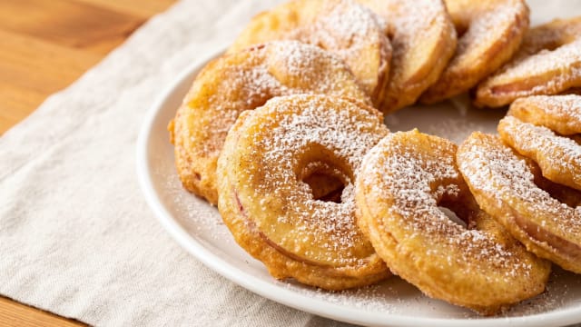 Apfelküchle (Apple Ring Fritters)