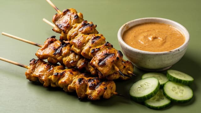 Chicken Satay with Peanut Sauce
