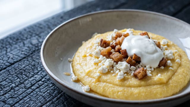 Mămăligă cu Brânză și Jumări (Cornmeal Porridge with Cheese and Cracklings)